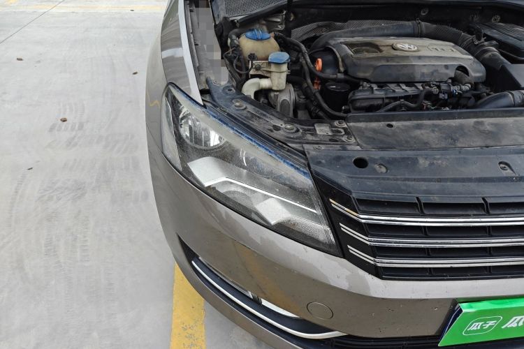 Used Volkswagen Passat 2011 1.8TSI Automatic Prestige Edition Right Front Headlight