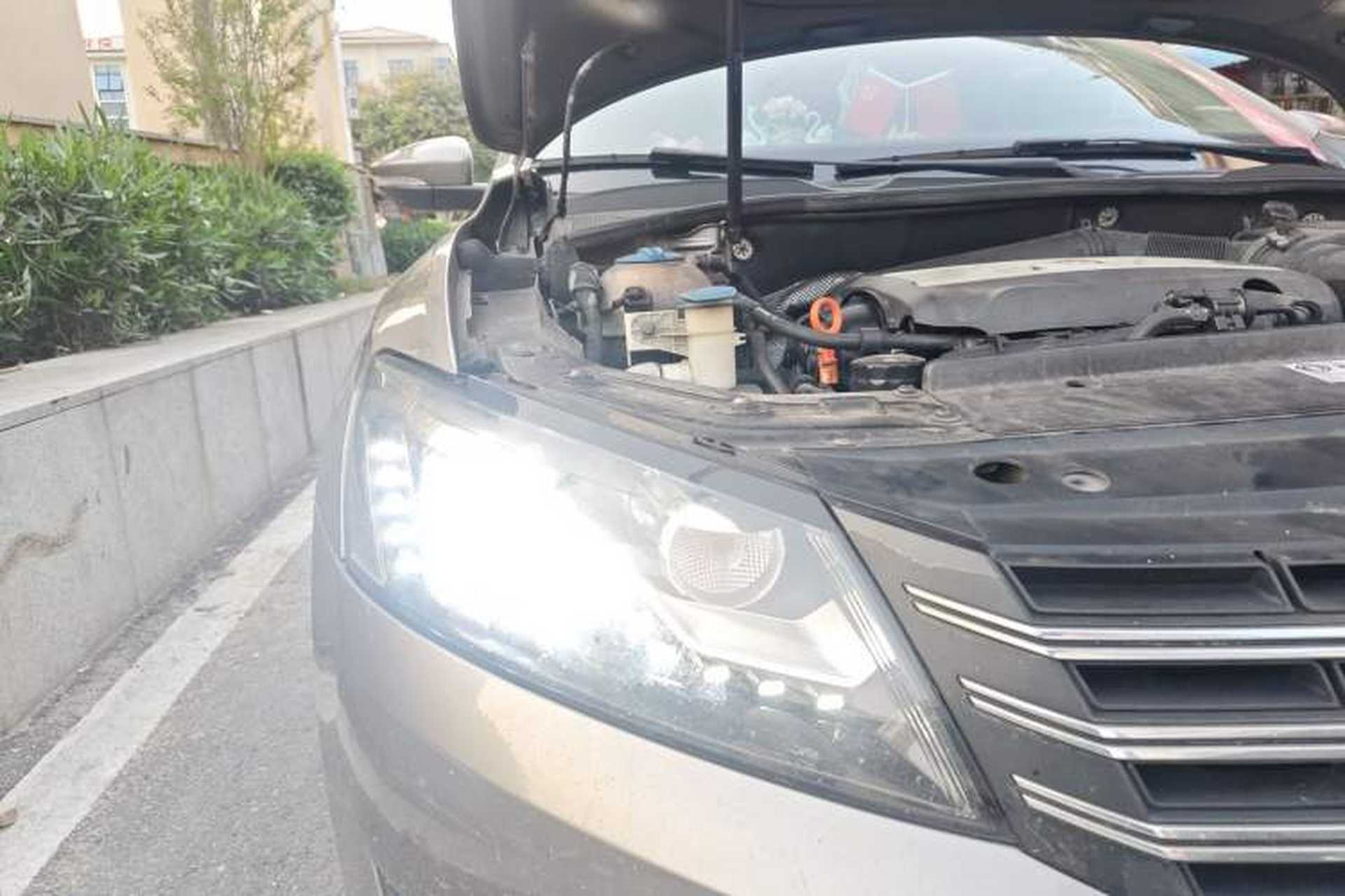 Used Volkswagen Passat 2011 1.8TSI Automatic Prestige Edition Right Front Headlight