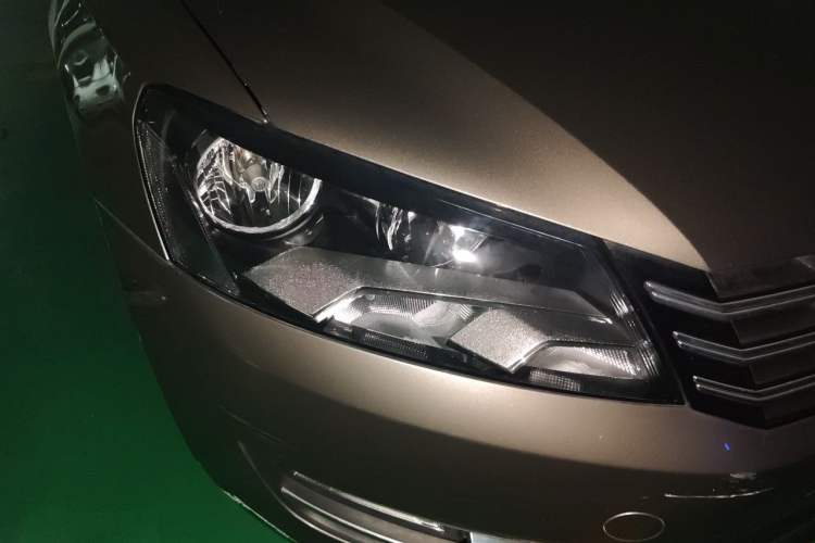 Used Volkswagen Passat 2011 1.8TSI Automatic Prestige Edition Right Front Headlight