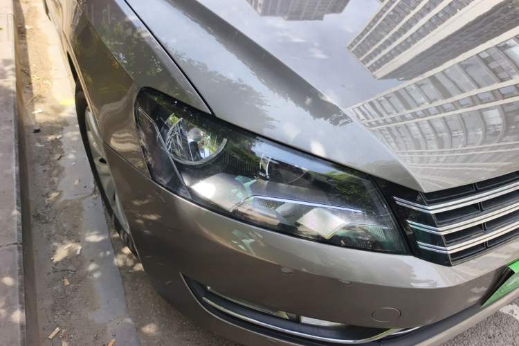Used Volkswagen Passat 2011 1.8TSI Automatic Prestige Edition Right Front Headlight