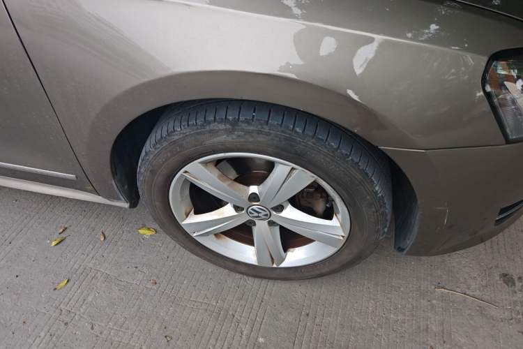Used Volkswagen Passat 2011 1.8TSI DSG Prestige Edition Right Front Wheel Hub