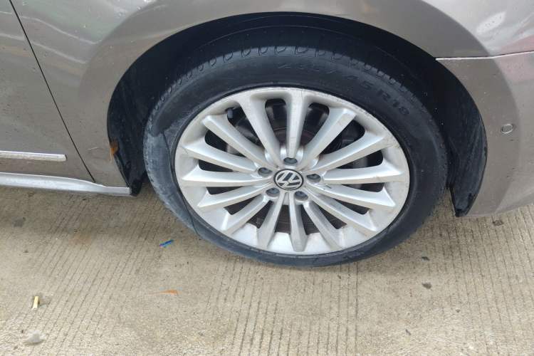 Used Volkswagen Passat 2011 2.0 TSI DSG Ultimate Edition Right Front Wheel Hub