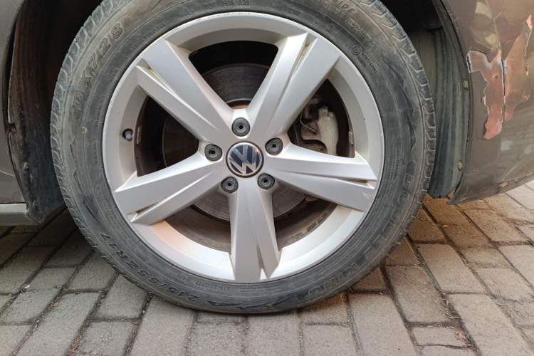 Used Volkswagen Passat 2011 1.8 TSI DSG Prestige Edition Right Front Wheel Hub