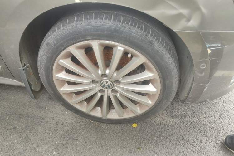 Used Volkswagen Passat 2011 1.8 TSI DSG Ultimate Edition Right Front Wheel Hub