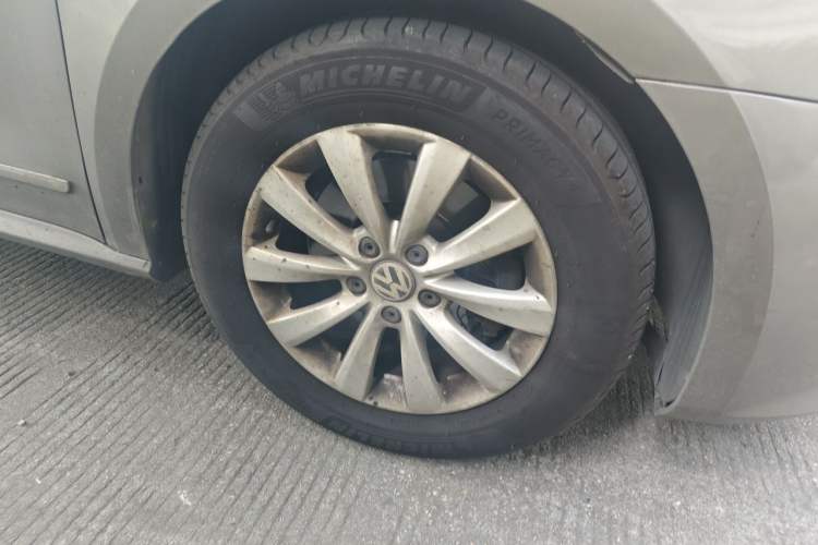 Used Volkswagen Passat 2011 1.8 TSI DSG Prestige Edition Right Front Wheel Hub