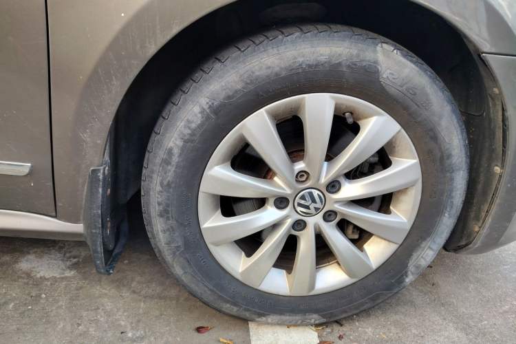 Used Volkswagen Passat 2011 1.8 TSI DSG Prestige Edition Right Front Wheel Hub