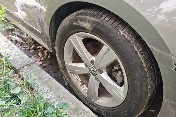 Used Volkswagen Passat 2011 2.0 TSI DSG Premium Edition Right Front Wheel Hub