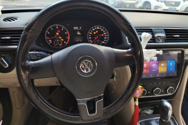 Used Volkswagen Passat 2011 1.8 TSI DSG Prestige Edition Steering Wheel