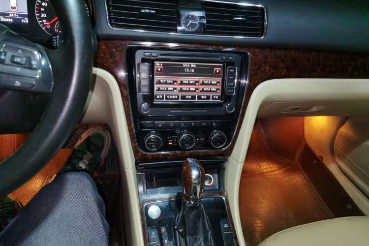 Used Volkswagen Passat 2011 2.0 TSI DSG Ultimate Edition Audio And AC Panel