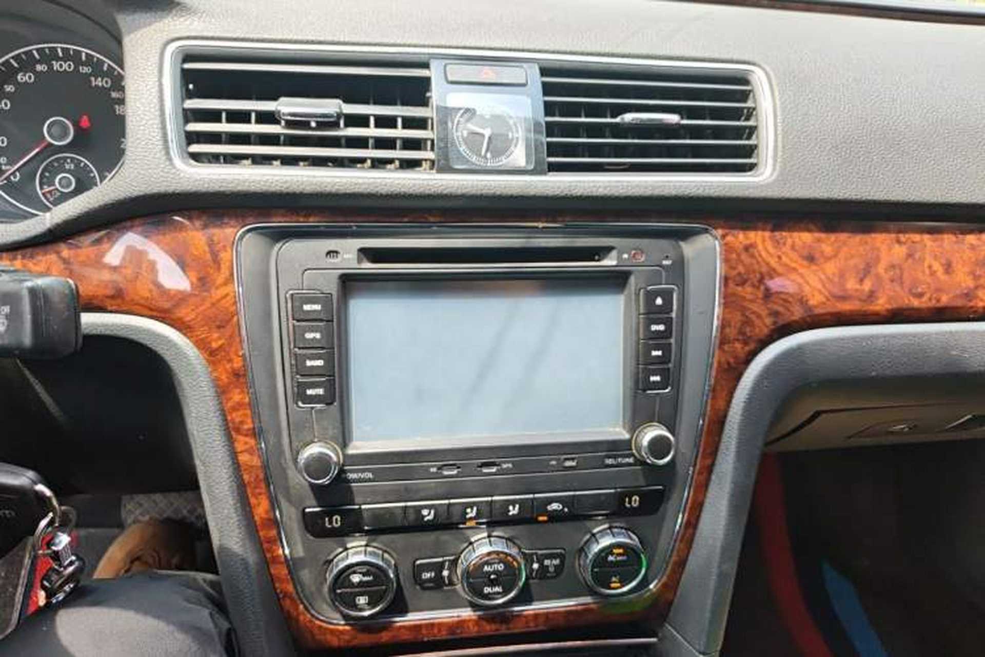 Used Volkswagen Passat 2011 2.0 TSI DSG Premium Edition Audio And AC Panel