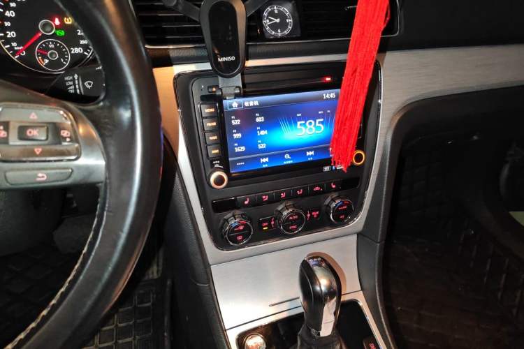 Used Volkswagen Passat 2011 1.8TSI DSG Prestige Edition Audio And AC Panel