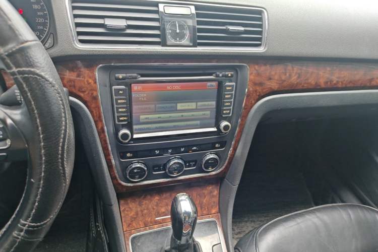 Used Volkswagen Passat 2011 1.8TSI DSG Prestige Edition Audio And AC Panel