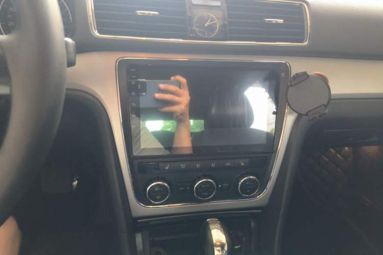 Used Volkswagen Passat 2011 1.8 TSI DSG Ultimate Edition Audio And AC Panel