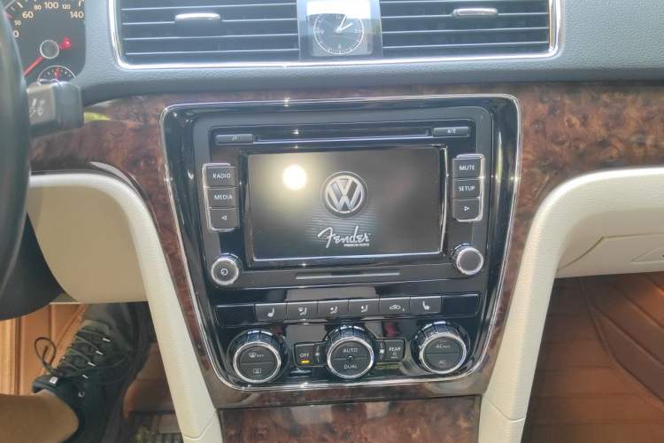 Used Volkswagen Passat 2011 2.0 TSI DSG Ultimate Edition Audio And AC Panel