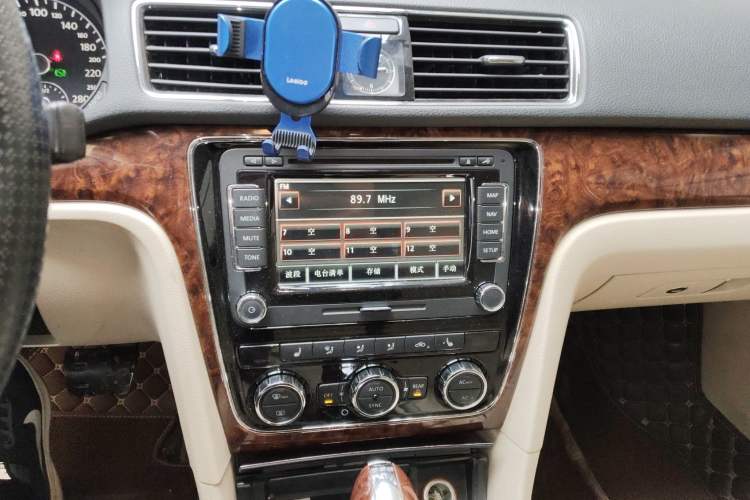 Used Volkswagen Passat 2011 2.0 TSI DSG Ultimate Edition Audio And AC Panel