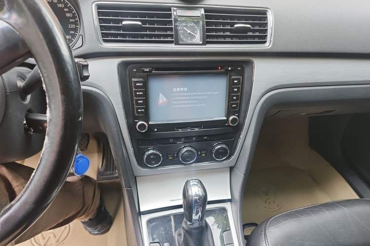 Used Volkswagen Passat 2011 1.8 TSI DSG Prestige Edition Audio And AC Panel