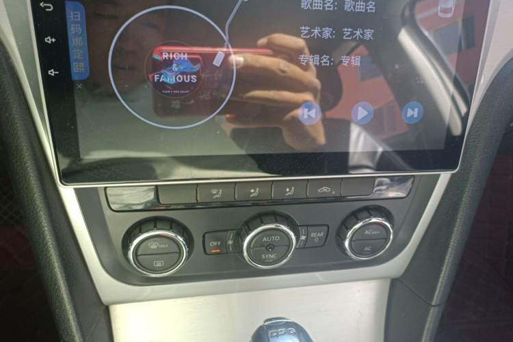 Used Volkswagen Passat 2011 1.8 TSI DSG Prestige Edition Audio And AC Panel