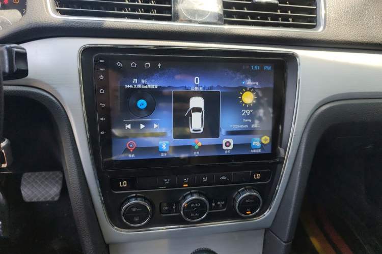 Used Volkswagen Passat 2011 1.8 TSI DSG Prestige Edition Audio And AC Panel