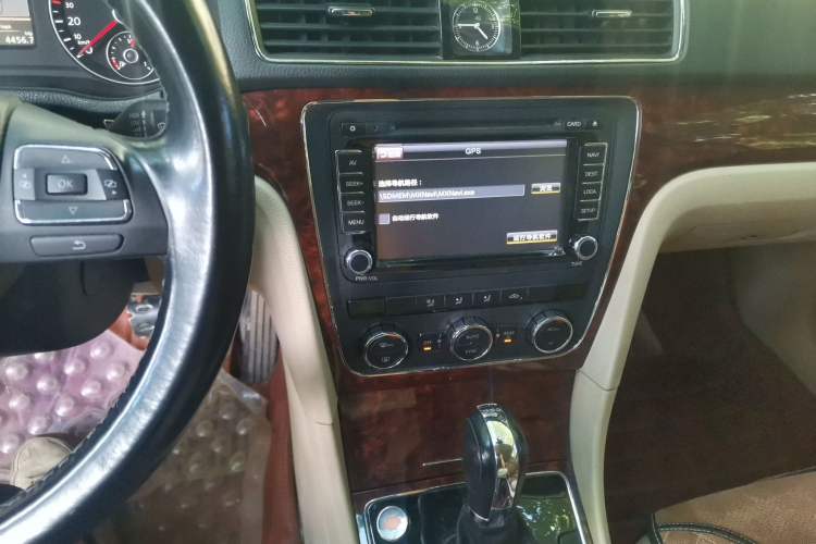 Used Volkswagen Passat 2011 1.8TSI DSG Prestige Edition Audio And AC Panel