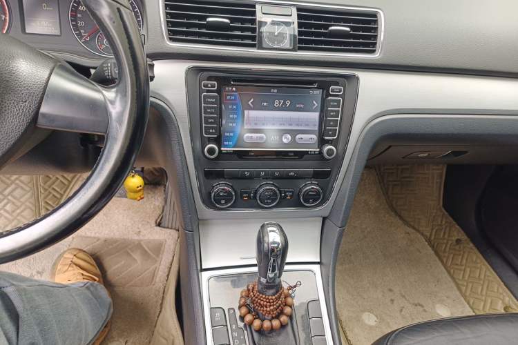 Used Volkswagen Passat 2011 1.8TSI Automatic Prestige Edition Audio And AC Panel