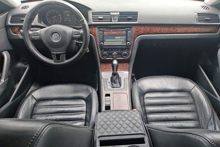 Used Volkswagen Passat 2011 1.8TSI DSG Prestige Edition Center Console