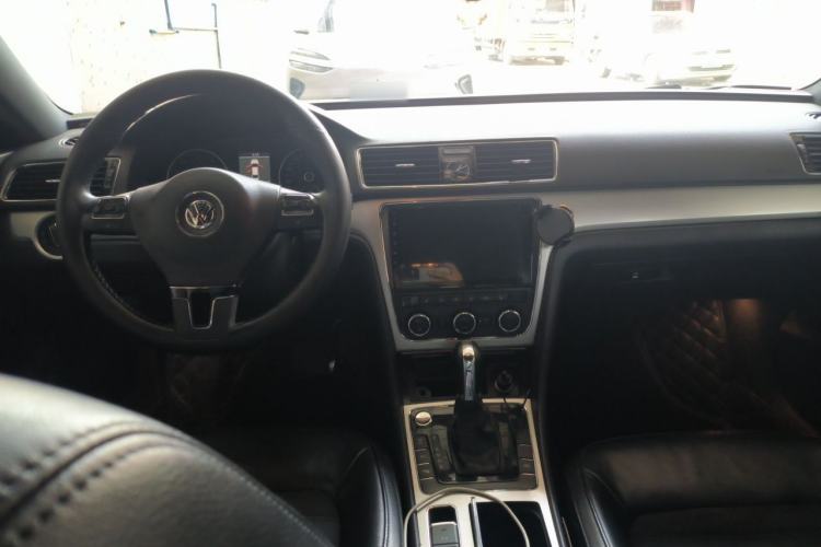 Used Volkswagen Passat 2011 1.8 TSI DSG Ultimate Edition Center Console