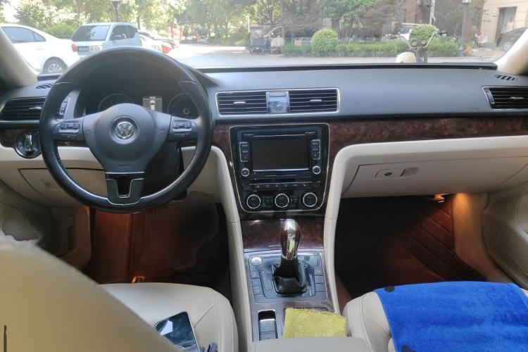 Used Volkswagen Passat 2011 2.0 TSI DSG Ultimate Edition Center Console