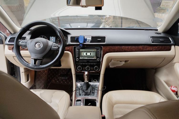 Used Volkswagen Passat 2011 2.0 TSI DSG Ultimate Edition Center Console
