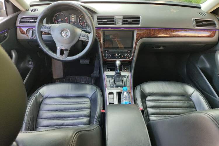 Used Volkswagen Passat 2011 1.8TSI DSG Prestige Edition Center Console