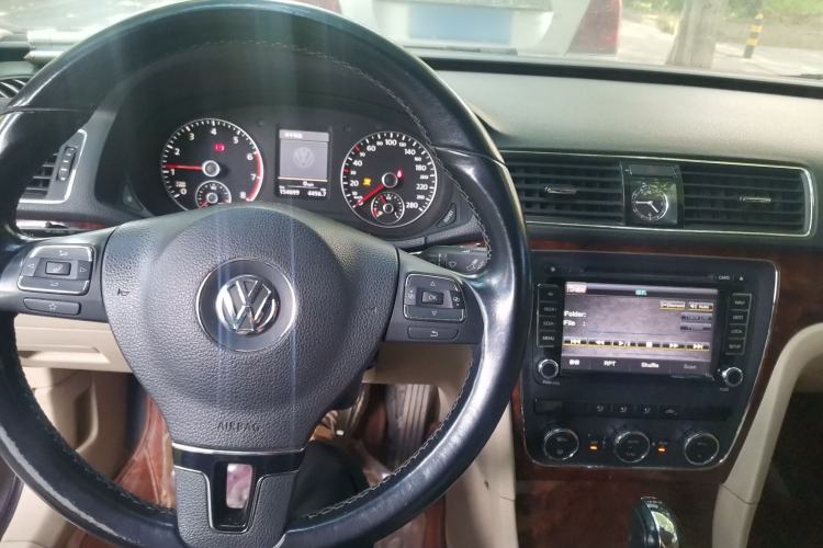 Used Volkswagen Passat 2011 1.8TSI DSG Prestige Edition Center Console