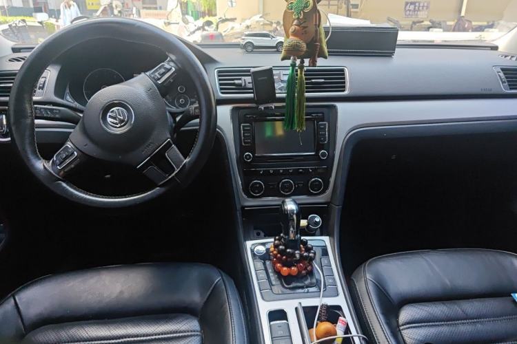Used Volkswagen Passat 2011 1.8 TSI DSG Ultimate Edition Center Console