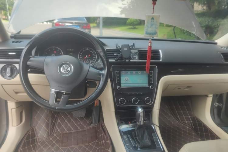 Used Volkswagen Passat 2011 1.8TSI Automatic Prestige Edition Center Console