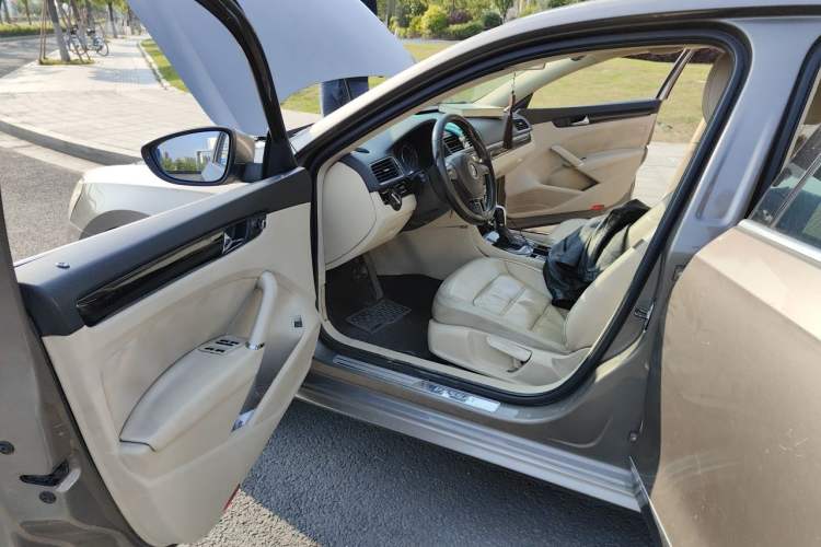 Used Volkswagen Passat 2011 1.8 TSI DSG Prestige Edition Driver Seat