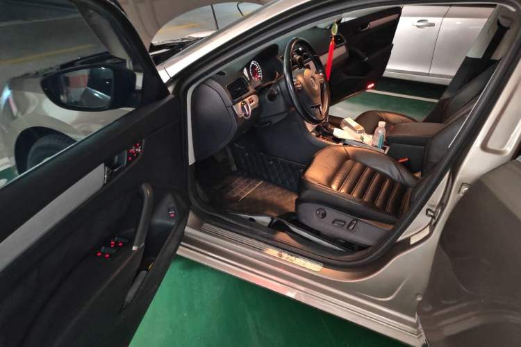 Used Volkswagen Passat 2011 1.8TSI DSG Prestige Edition Driver Seat