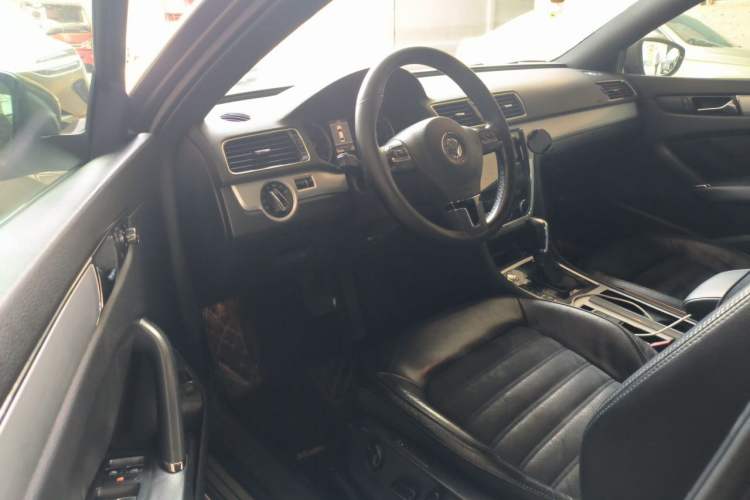 Used Volkswagen Passat 2011 1.8 TSI DSG Ultimate Edition Driver Seat