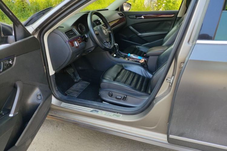 Used Volkswagen Passat 2011 1.8TSI DSG Prestige Edition Driver Seat