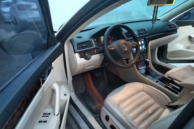 Used Volkswagen Passat 2011 1.8TSI DSG Prestige Edition Driver Seat