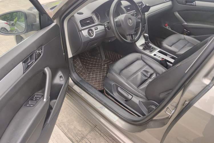 Used Volkswagen Passat 2011 1.8 TSI DSG Prestige Edition Driver Seat