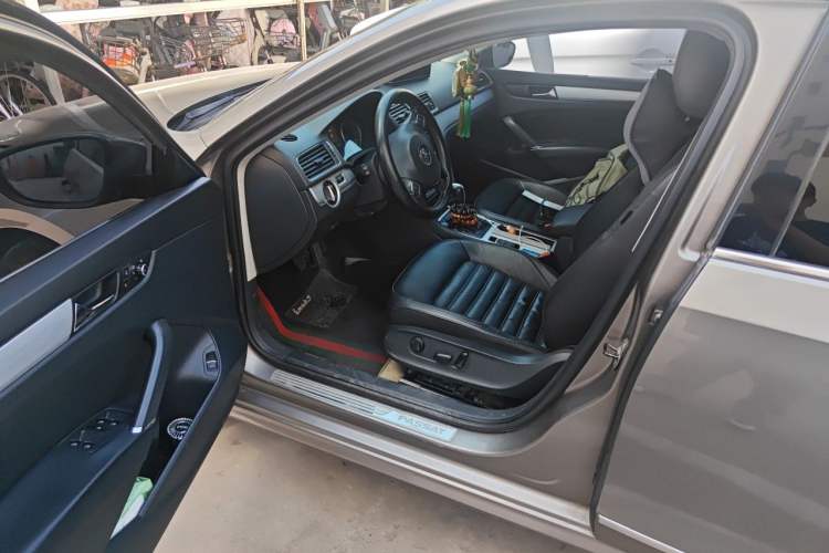Used Volkswagen Passat 2011 1.8 TSI DSG Ultimate Edition Driver Seat