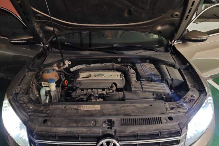Used Volkswagen Passat 2011 1.8TSI DSG Prestige Edition Engine Bay