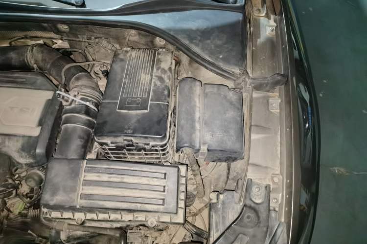 Used Volkswagen Passat 2011 2.0 TSI DSG Ultimate Edition Engine Bay Left
