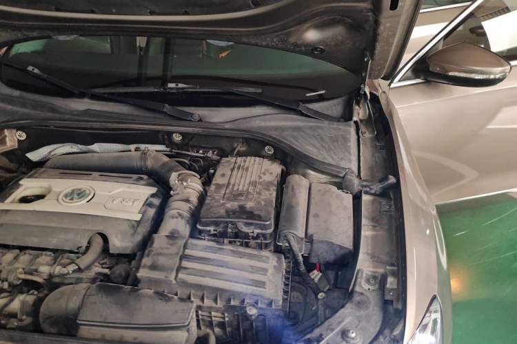 Used Volkswagen Passat 2011 1.8TSI DSG Prestige Edition Engine Bay Left