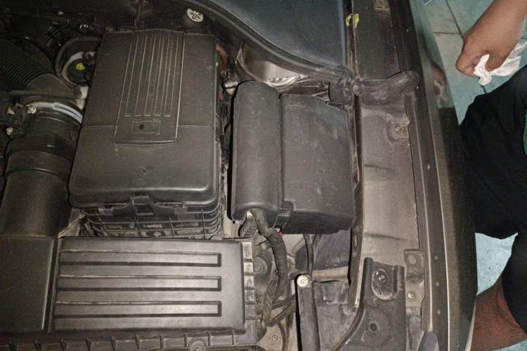 Used Volkswagen Passat 2011 1.8TSI Automatic Prestige Edition Engine Bay Left