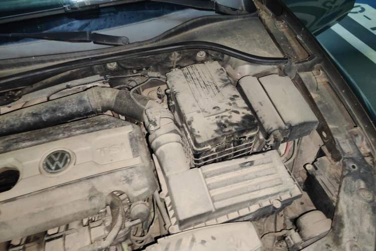 Used Volkswagen Passat 2011 2.0 TSI DSG Premium Edition Engine Bay Left