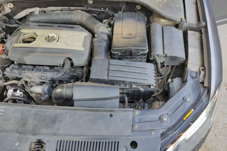 Used Volkswagen Passat 2011 1.8TSI DSG Prestige Edition Engine Bay Left