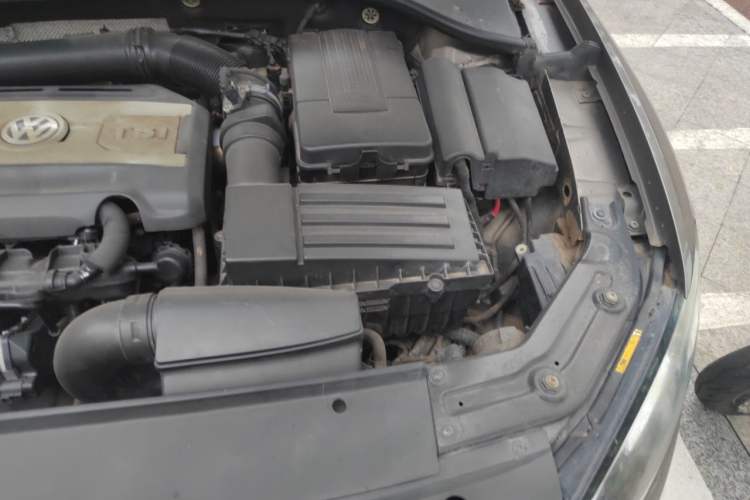 Used Volkswagen Passat 2011 1.8TSI DSG Prestige Edition Engine Bay Left