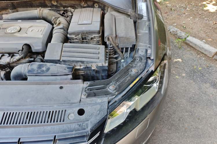 Used Volkswagen Passat 2011 1.8TSI DSG Prestige Edition Engine Bay Left