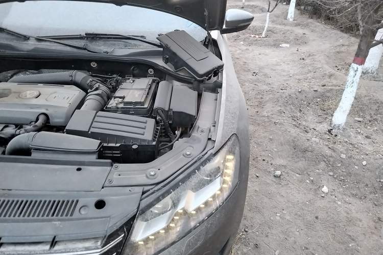 Used Volkswagen Passat 2011 1.8TSI DSG Prestige Edition Engine Bay Left