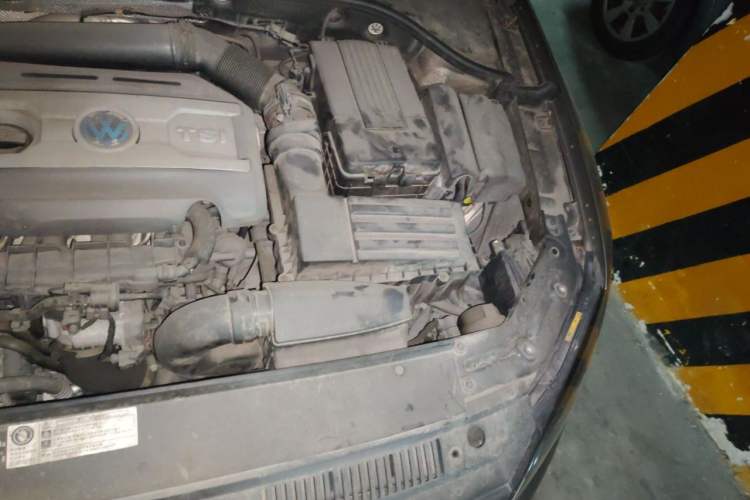 Used Volkswagen Passat 2011 1.8TSI DSG Prestige Edition Engine Bay Left