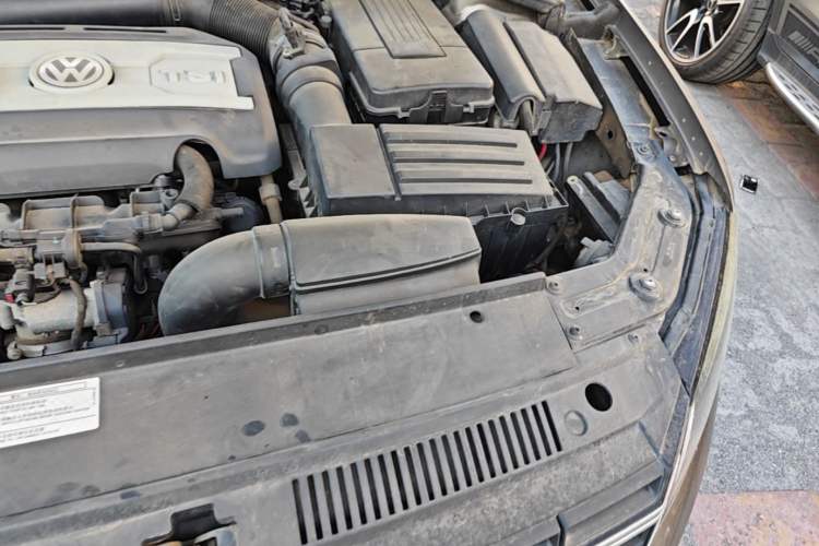 Used Volkswagen Passat 2011 1.8TSI Automatic Prestige Edition Engine Bay Left